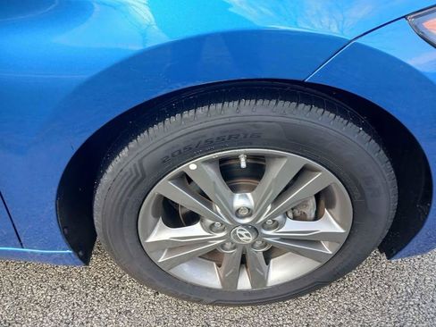 Used 2017 Hyundai Elantra SE FWD image 18
