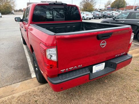 Used 2023 Nissan Titan SV image 13