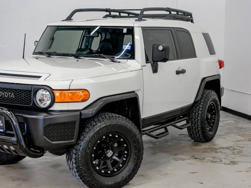 Used 2012 Toyota FJ Cruiser 4WD image 3