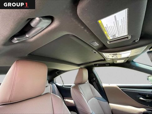Used 2025 Lexus ES 350 w/ Premium Package FWD image 12