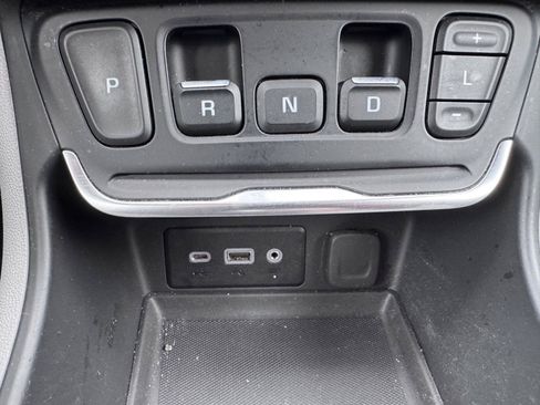 Used 2019 GMC Terrain SLE w/ Driver Convenience Package AWD/4WD image 17
