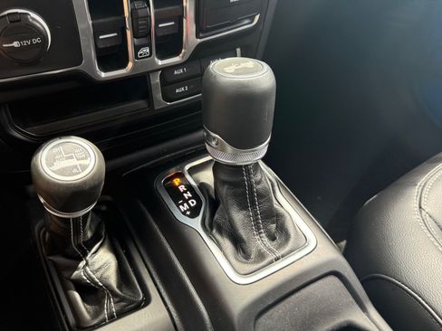 Used 2023 Jeep Wrangler Unlimited Sahara AWD/4WD image 22