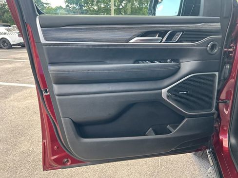 Used 2023 Jeep Wagoneer Series III w/ Preferred Equipment Group image 30