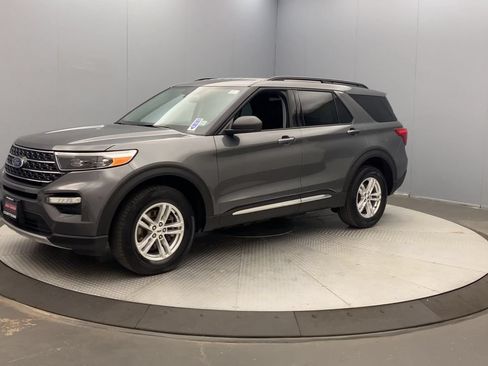 Used 2023 Ford Explorer XLT w/ Equipment Group 202A AWD/4WD image 9