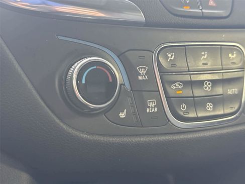 Used 2023 Chevrolet Equinox LT image 19