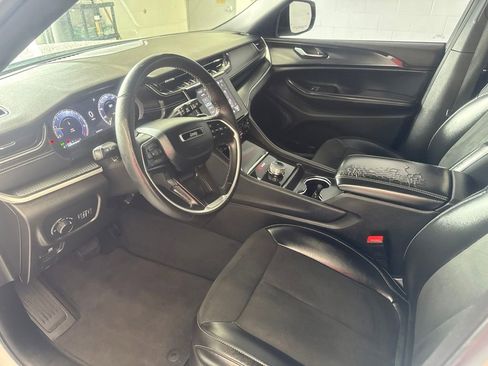 Used 2024 Jeep Grand Cherokee L Altitude AWD/4WD image 27