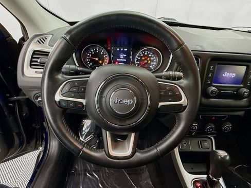 Used 2018 Jeep Compass Latitude FWD image 11