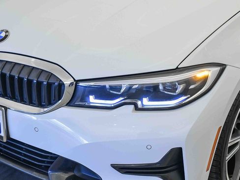 Used 2022 BMW 330i Sedan w/ Driving Assistance Package image 9