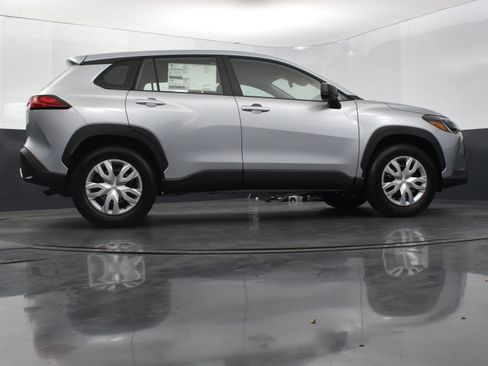 Used 2025 Toyota Corolla Cross L image 41