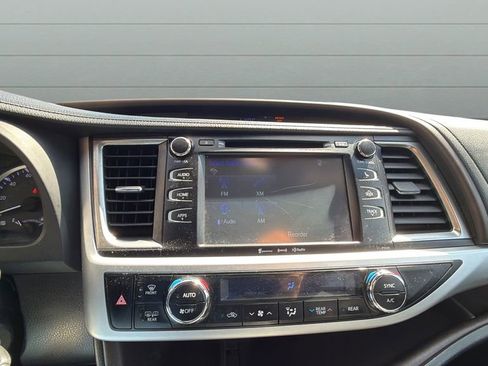 Used 2017 Toyota Highlander Plus AWD/4WD image 22