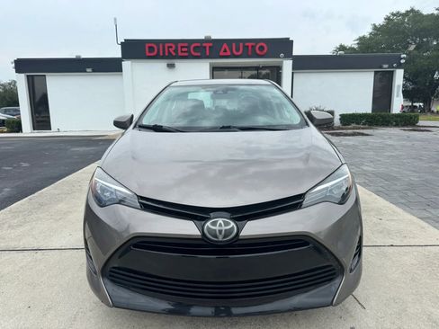 Used 2018 Toyota Corolla LE FWD image 2