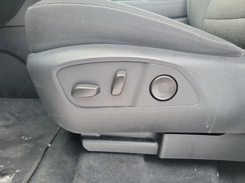 Used 2024 Chevrolet Traverse LT image 17