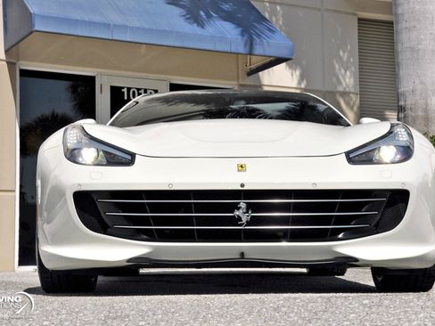Used 2017 Ferrari GTC4Lusso AWD/4WD image 39