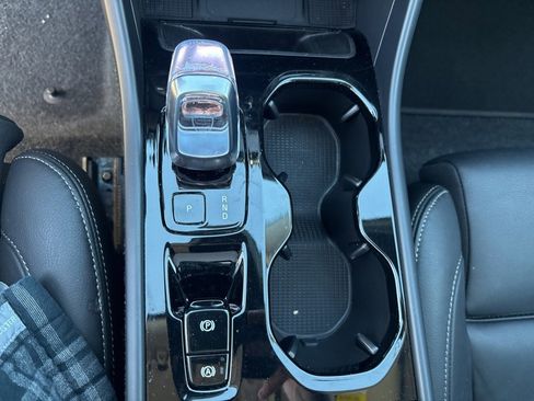 Certified 2025 Volvo XC40 B5 Plus image 27