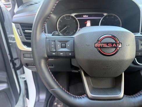 Used 2025 Nissan Rogue SV AWD/4WD image 18