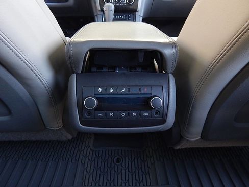 Used 2016 Chevrolet Traverse LTZ AWD/4WD image 38