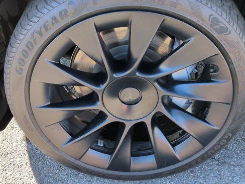 Used 2023 Tesla Model Y Long Range image 13