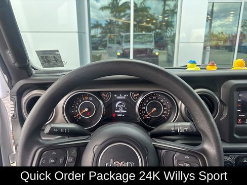 Used 2022 Jeep Gladiator Sport AWD/4WD image 3