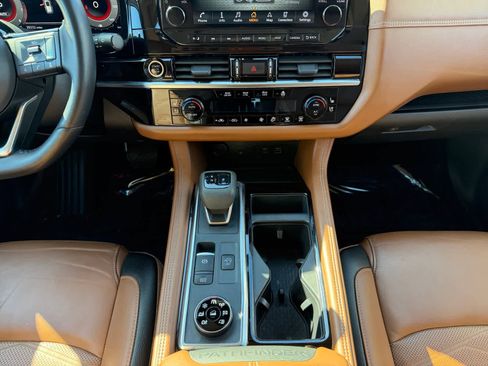 Used 2023 Nissan Pathfinder Platinum image 30