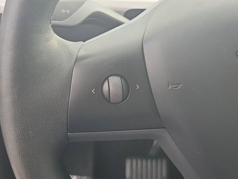 Used 2024 Tesla Model Y Long Range image 18