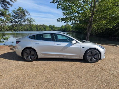 Used 2018 Tesla Model 3 Long Range image 3