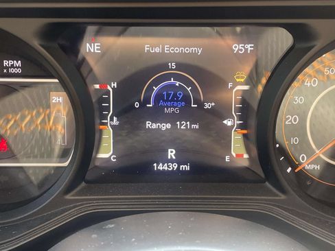 Used 2024 Jeep Gladiator Mojave w/ Convenience Group AWD/4WD image 28