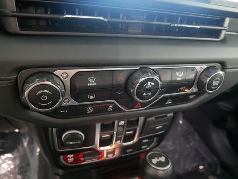 Used 2024 Jeep Wrangler Unlimited Rubicon AWD/4WD image 23