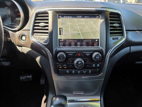 Used 2018 Jeep Grand Cherokee Altitude image 16