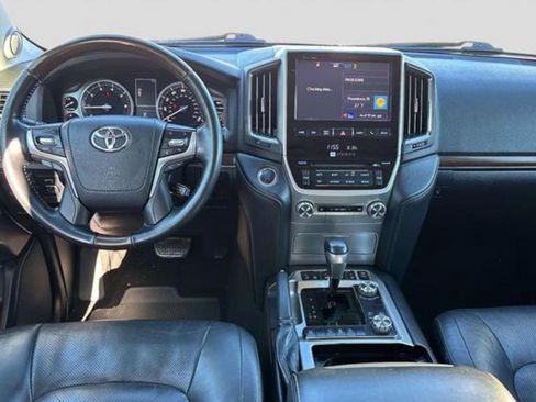 Used 2019 Toyota Land Cruiser image 8