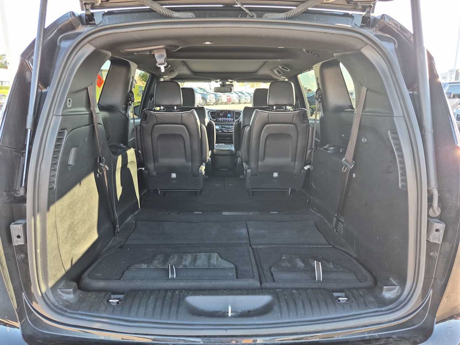 Used 2025 Chrysler Pacifica Limited FWD image 34