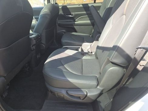 Used 2024 Toyota Grand Highlander AWD image 17