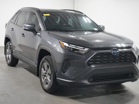 Certified 2024 Toyota RAV4 XLE w/ Convenience Package AWD/4WD image 3