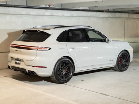 Used 2025 Porsche Cayenne GTS AWD/4WD image 9