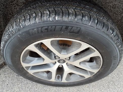 Used 2023 Land Rover Defender 130 SE image 10