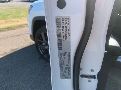 New 2026 Jeep Compass Latitude image 31