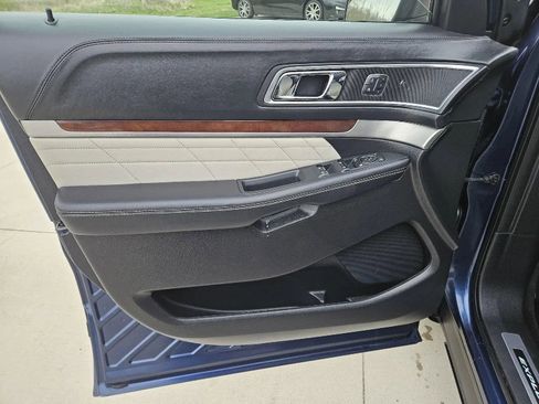 Used 2016 Ford Explorer Platinum image 12