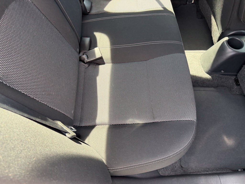 Used 2015 Nissan Versa SV w/ SV Tech Package FWD image 18