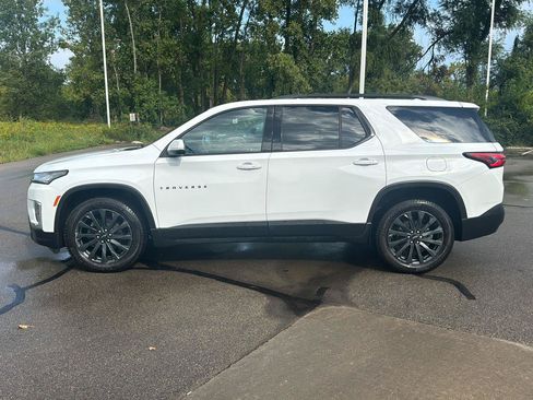 Used 2023 Chevrolet Traverse RS AWD/4WD image 2