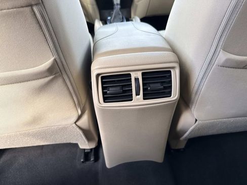 Used 2017 Nissan Rogue SV image 20