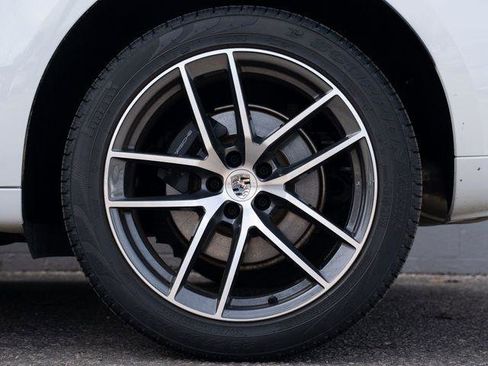 Certified 2025 Porsche Macan AWD/4WD image 13