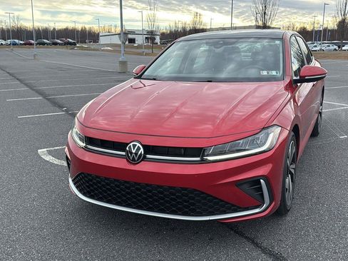 Used 2025 Volkswagen Jetta SEL image 16