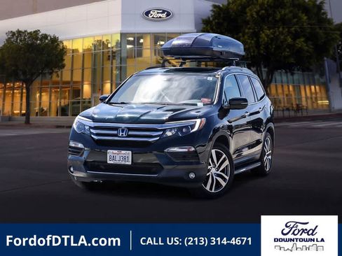 Used 2017 Honda Pilot Touring image 1
