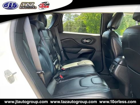 Used 2019 Jeep Cherokee Latitude w/ Popular Appearance Group FWD image 12