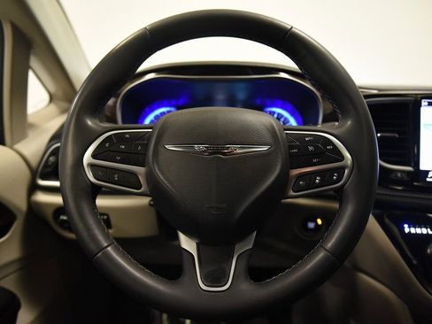 Used 2023 Chrysler Pacifica Limited FWD image 34
