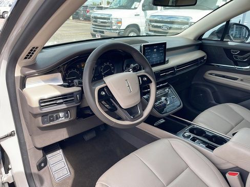 Used 2022 Lincoln Corsair Standard w/ Equipment Group 101A image 11