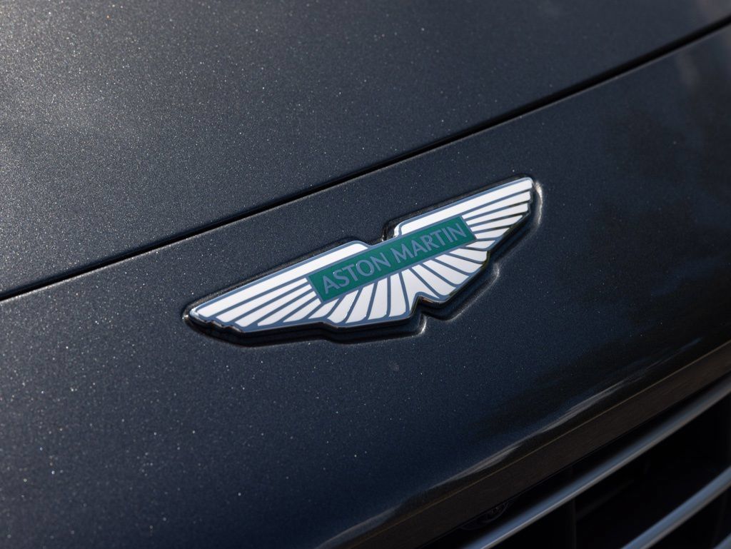 Used 2025 Aston Martin V8 Vantage Coupe RWD image 18