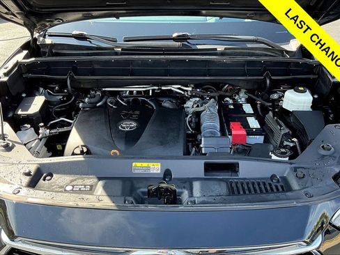 Used 2021 Toyota Highlander Platinum AWD/4WD image 10