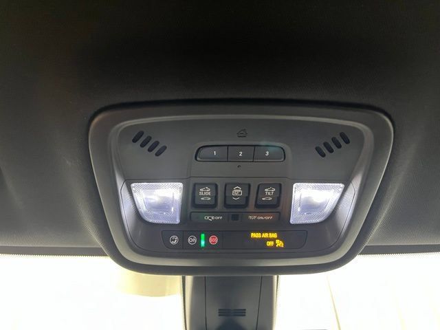 Used 2023 Chevrolet Traverse High Country AWD/4WD image 18