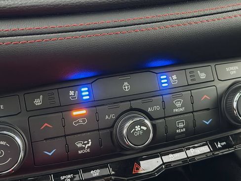 Used 2025 Dodge Durango GT AWD/4WD image 25