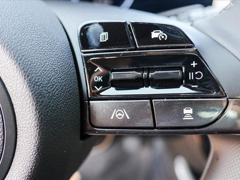 New 2025 Hyundai Elantra Limited image 16